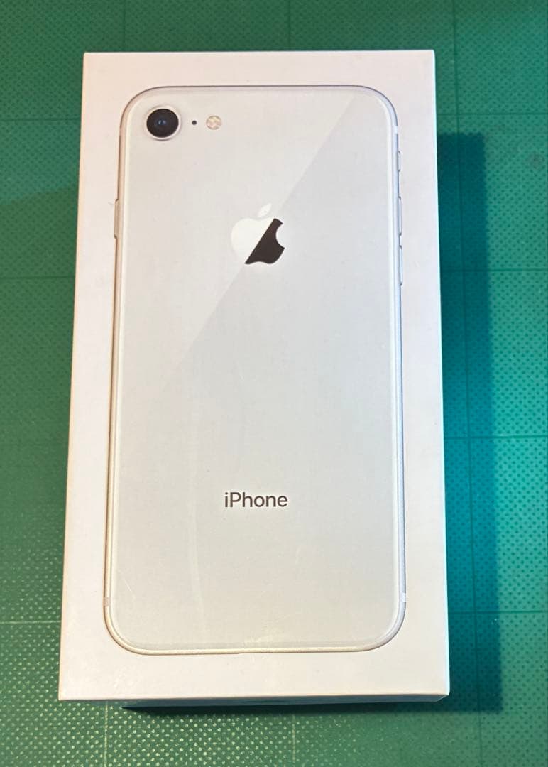 Apple iPhone 8 背面割れあり、箱付き