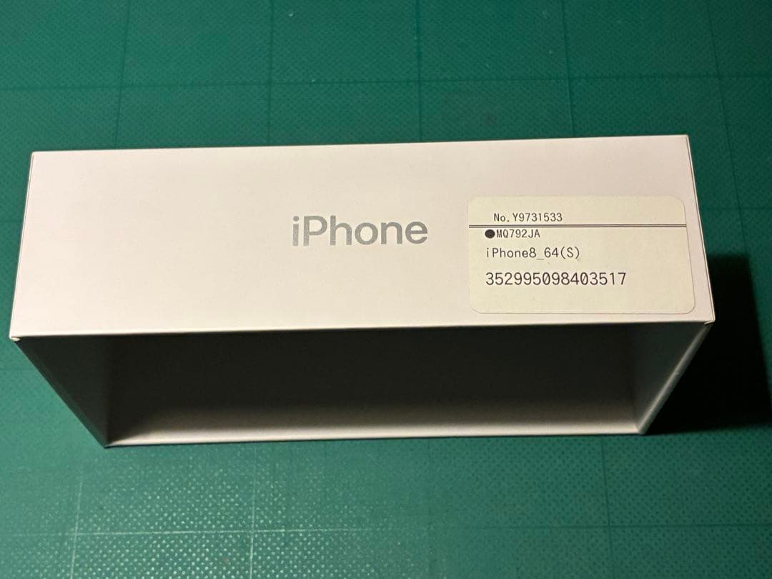 Apple iPhone 8 背面割れあり、箱付き