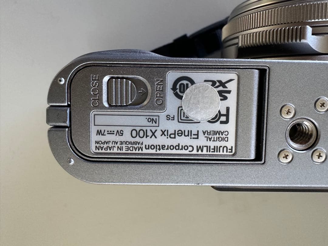 Fujifilm FinePix X100 デジタルカメラ 本体