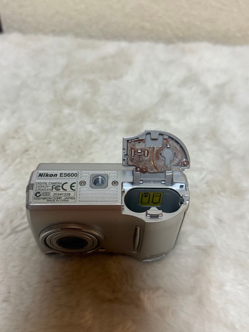 デジタルカメラ Nikon Coolpix E5600