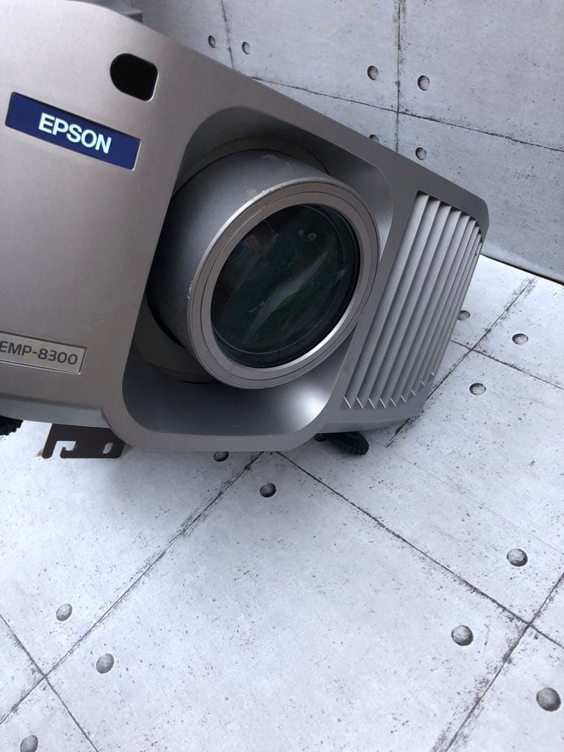 Epson EMP-8300通電のみジャンク品扱い(L172)