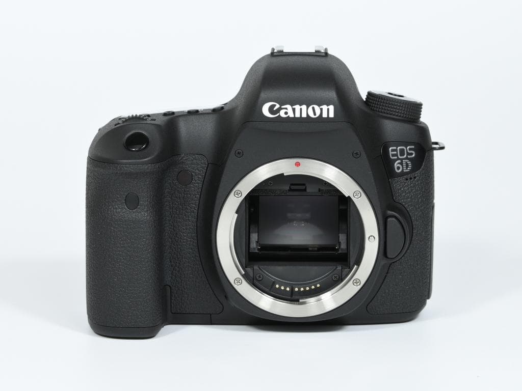 【ほぼ新品】 キヤノン　Canon EOS 6D ボディ 《ショット数298》