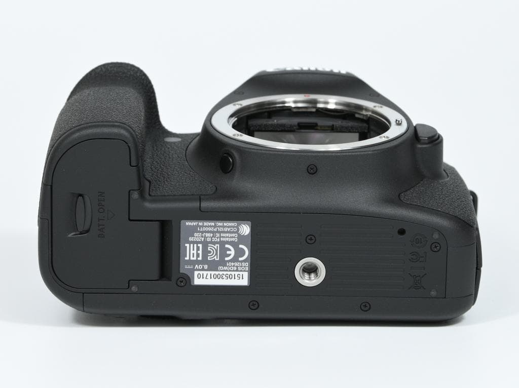 【ほぼ新品】 キヤノン　Canon EOS 6D ボディ 《ショット数298》