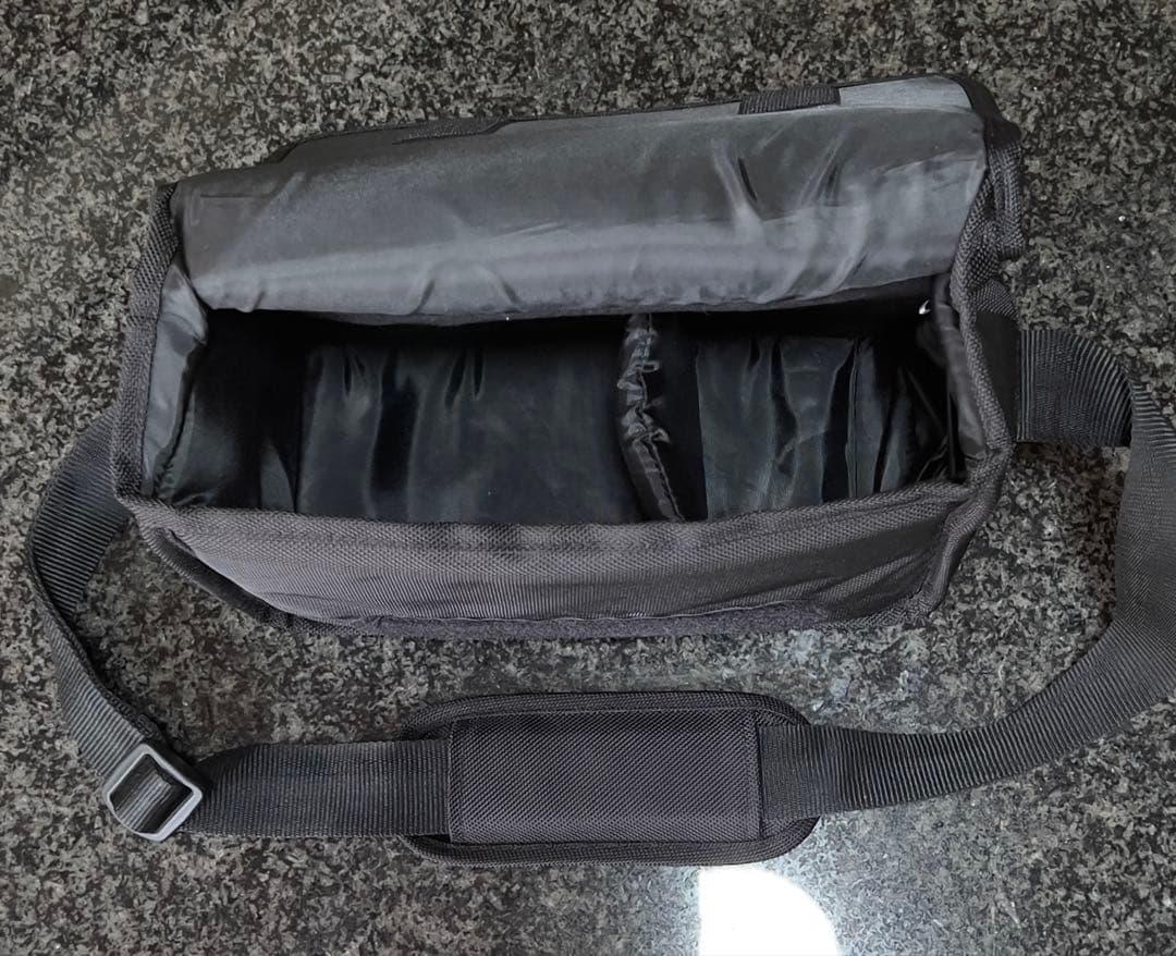 【美動品】Canon EOS M デジタル一眼ノンレフレックスAF・AEカメラ