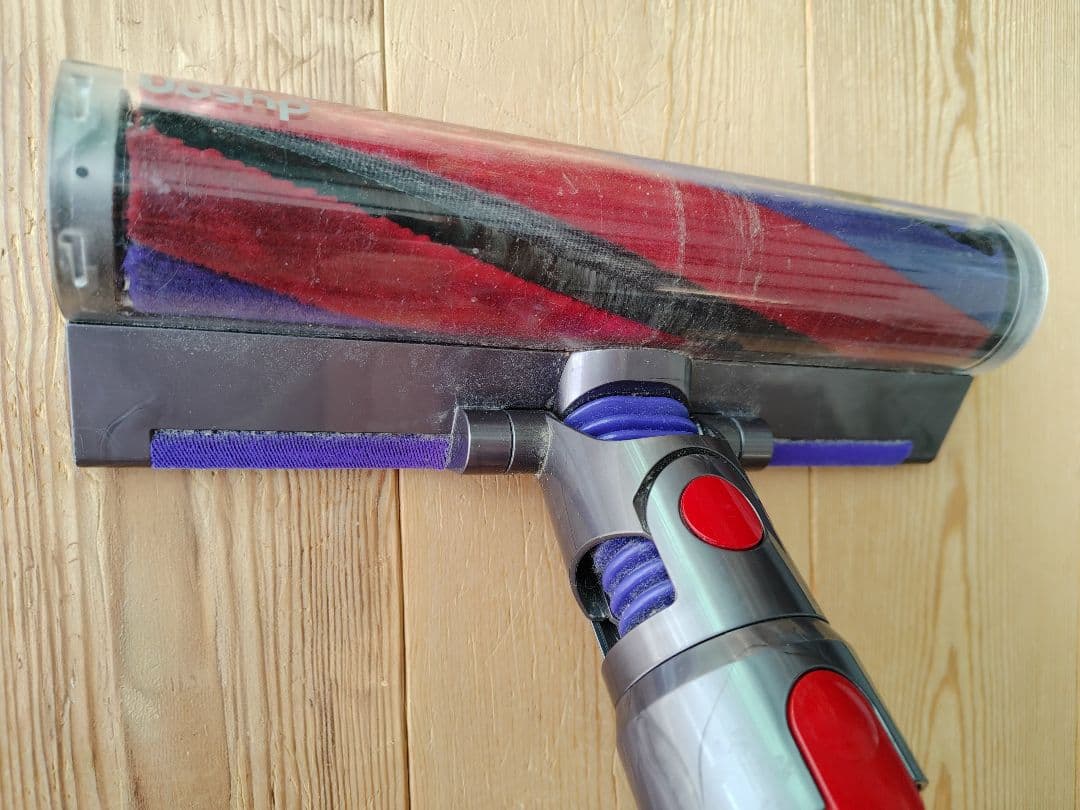 Dyson V8 Slim Fluffy+ 各種アタッチメント付き　ヘッドなし