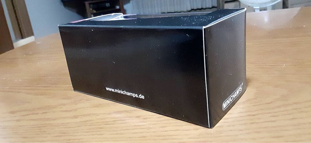 ミニチャンプス　ポルシェ　924 カレラ　GT 1/43