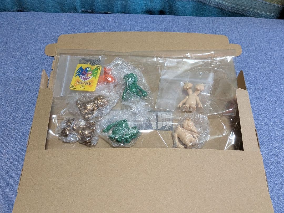 SECRET BASE ミニフィギュア7個とキーホルダーセット