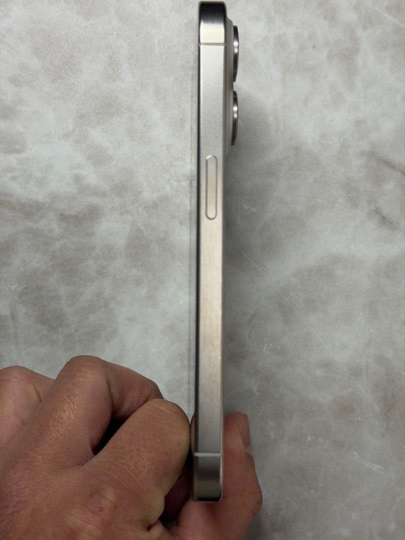 iPhone15pro ホワイト 256GB【保護フィルム付】