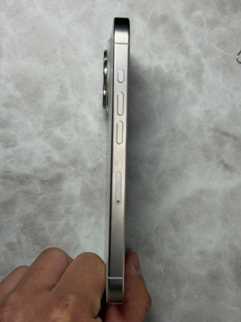 iPhone15pro ホワイト 256GB【保護フィルム付】