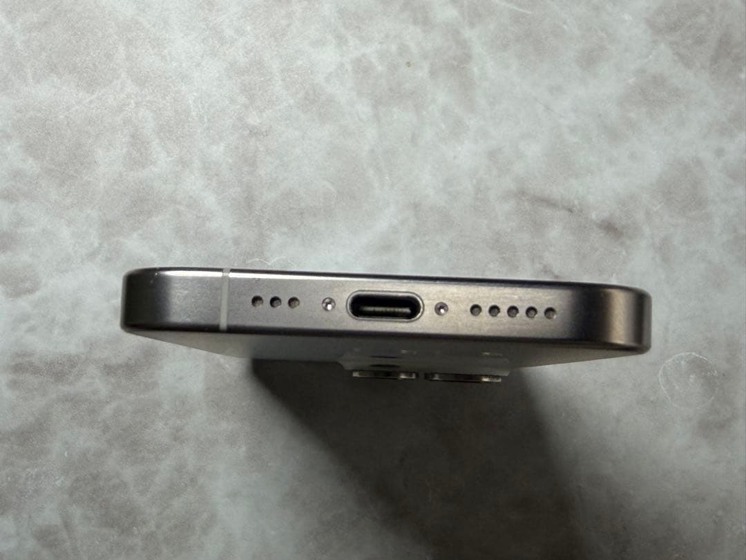 iPhone15pro ホワイト 256GB【保護フィルム付】
