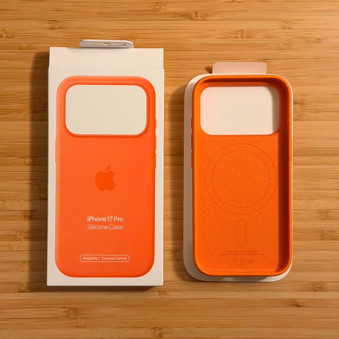 純正 iPhone 17 Pro シリコーンケース - オレンジ