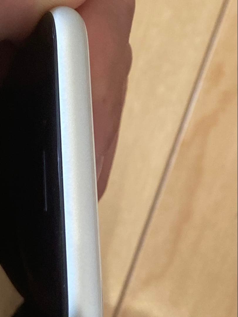 【美品】Apple iPhone SE(第2世代)シルバー本体と箱(付属品あり)