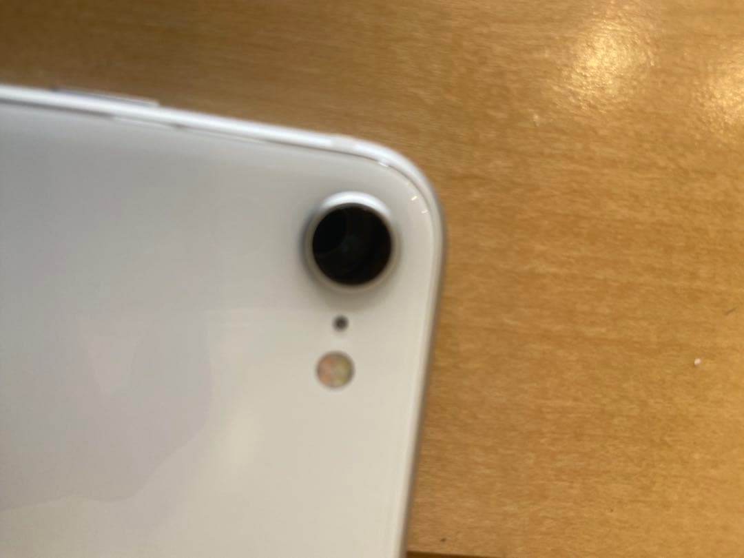 【美品】Apple iPhone SE(第2世代)シルバー本体と箱(付属品あり)