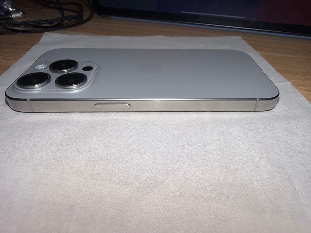 【完品】Apple iPhone 15 Pro ナチュラルチタニウム