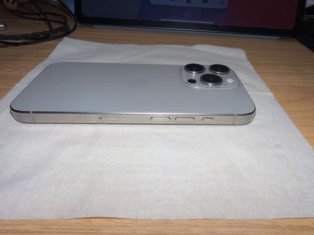 【完品】Apple iPhone 15 Pro ナチュラルチタニウム