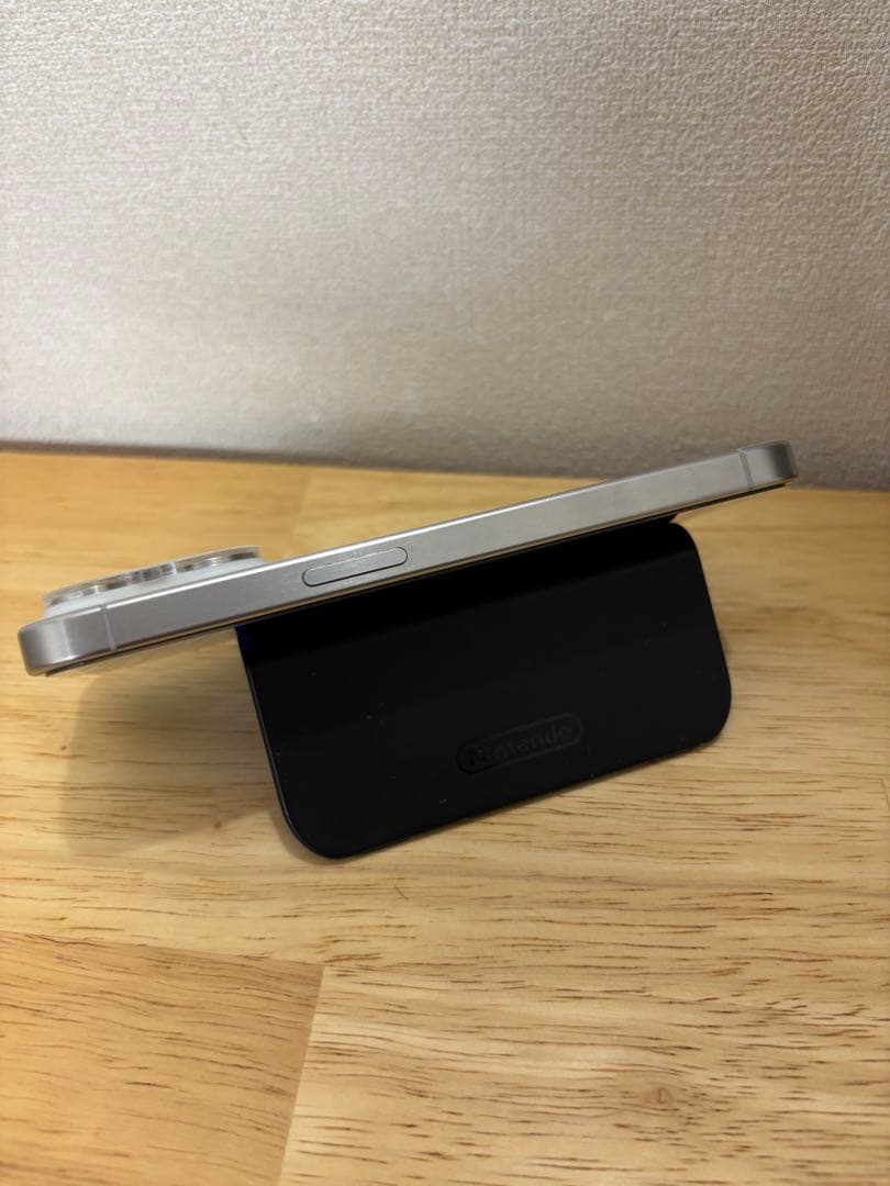 美品 iPhone15Pro ホワイト バッテリー88%