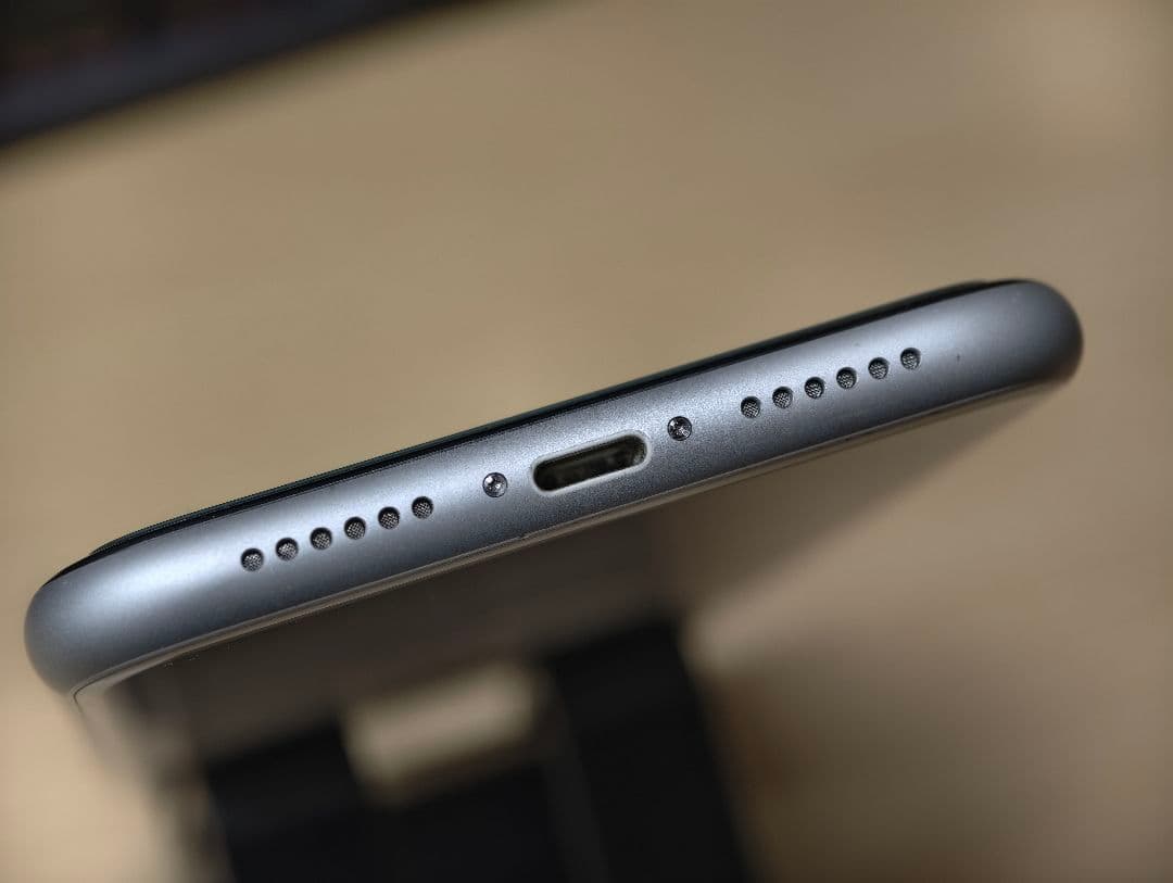iPhone XR 128GB ホワイト