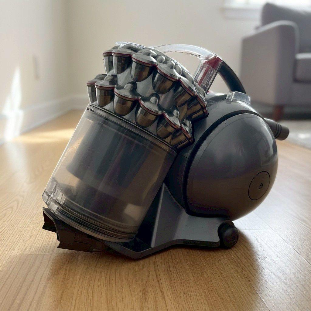 【高吸引力】698 Dyson DC63 本体 サイクロン掃除機 217-27