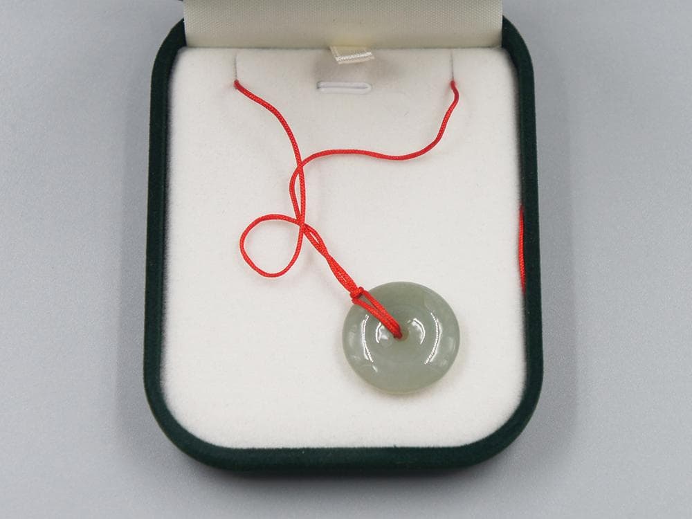 【玉】　★ 玉器 翡翠彫件 ★　Ａ等級　重量5.45g 直径2.2cm　鑑定書付