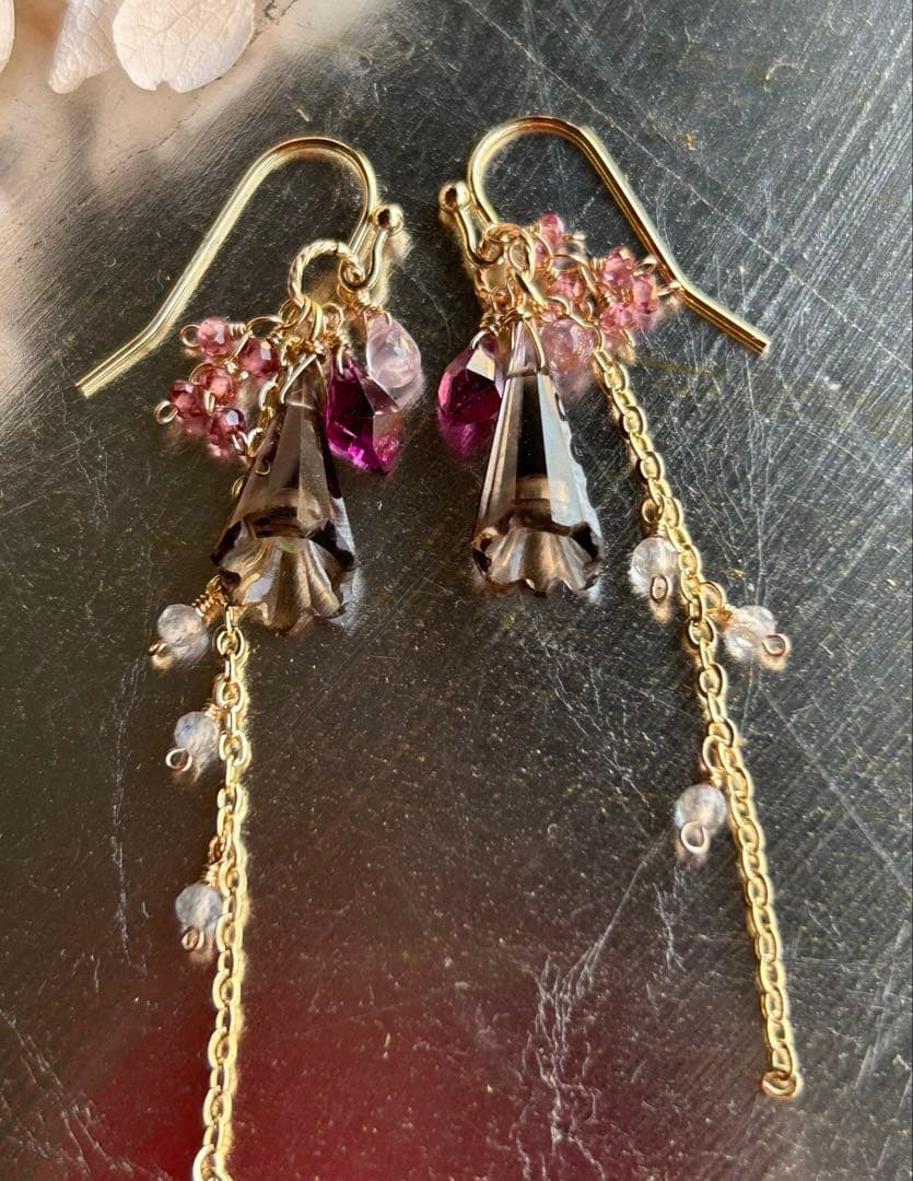 専用❣️スモーキークォーツフラワーコーン＆ガーネット、スピネルのピアス　14kgf