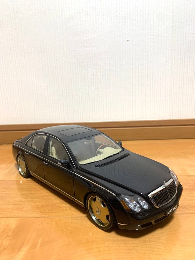希少。AUTOART MAYBACH 57 1:18 ミニカー