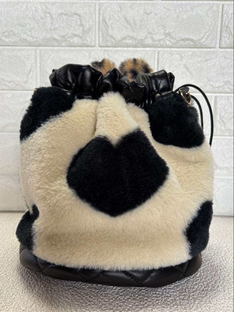 黒*こ様 コヤンイサムチョン　ハンドメイド　丸底ファー巾着バッグ　ヒョウ柄うさち