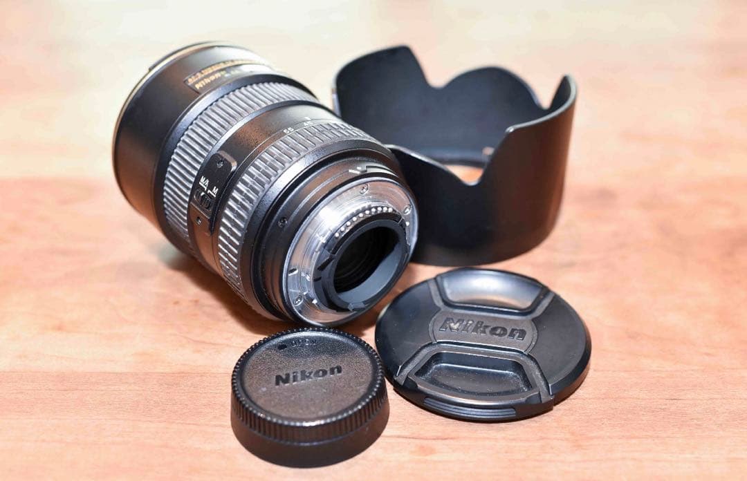 ニコン一眼レフD7000＆Nikkor17-55mmF値2.8広角レンズ5点セッ