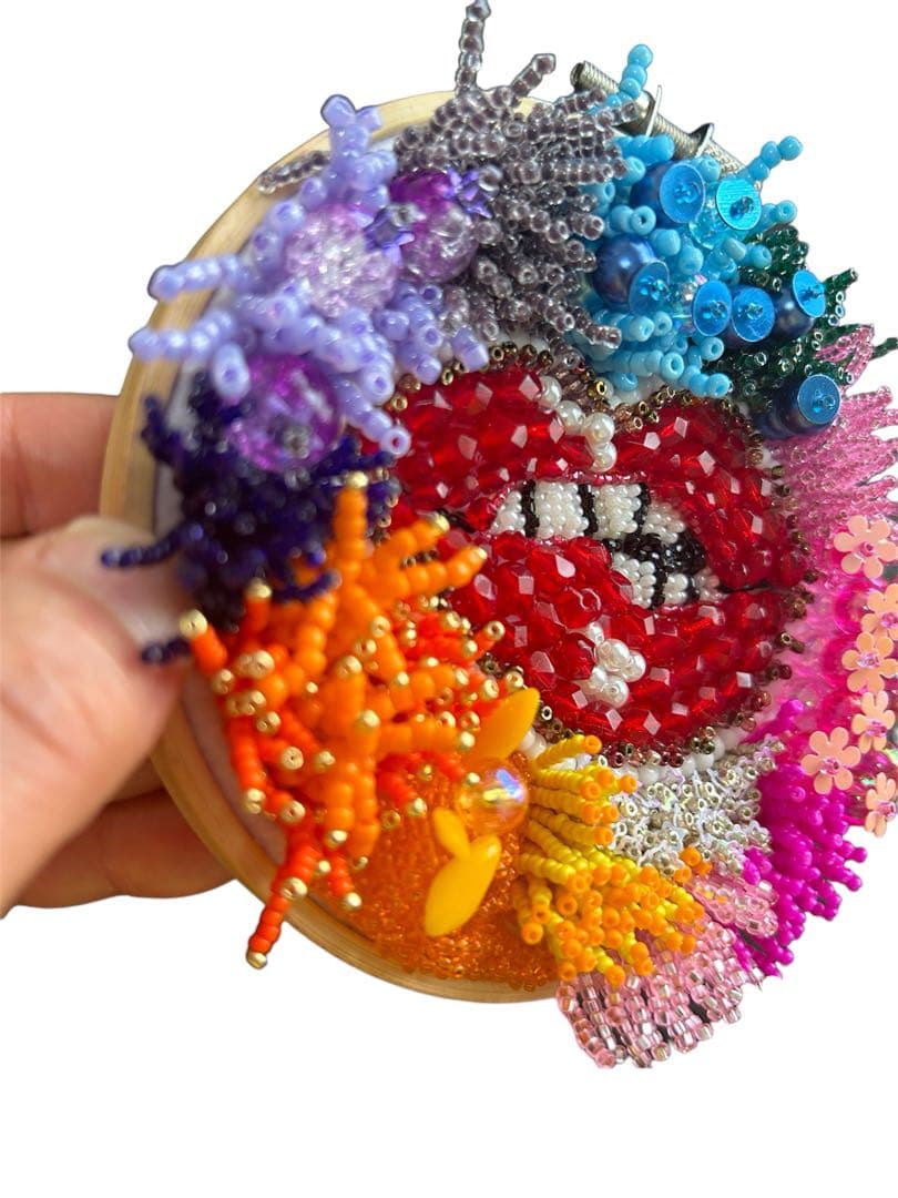 花火　イソギンチャク　ビーズ刺繍　壁飾り　アクセサリー　スワロフスキー
