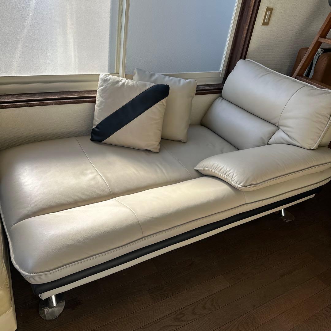 クリーム色 ロングソファ クッション付き