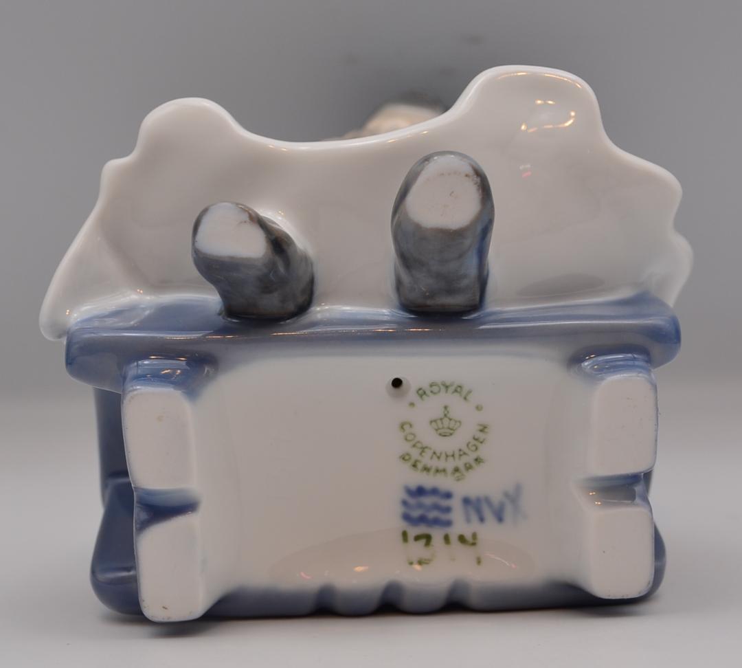 編み物をするアマー島の少女　＃1314　No.5　★ロイヤルコペンハーゲン