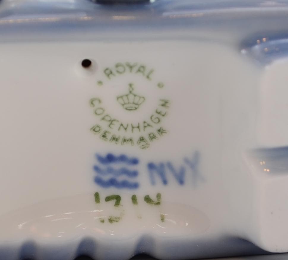 編み物をするアマー島の少女　＃1314　No.5　★ロイヤルコペンハーゲン