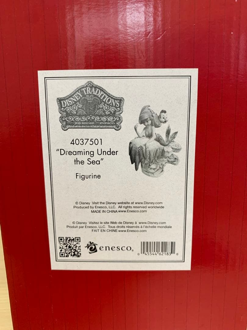 エネスコDreaming Under the Seaアリエルとフランダーの彫刻