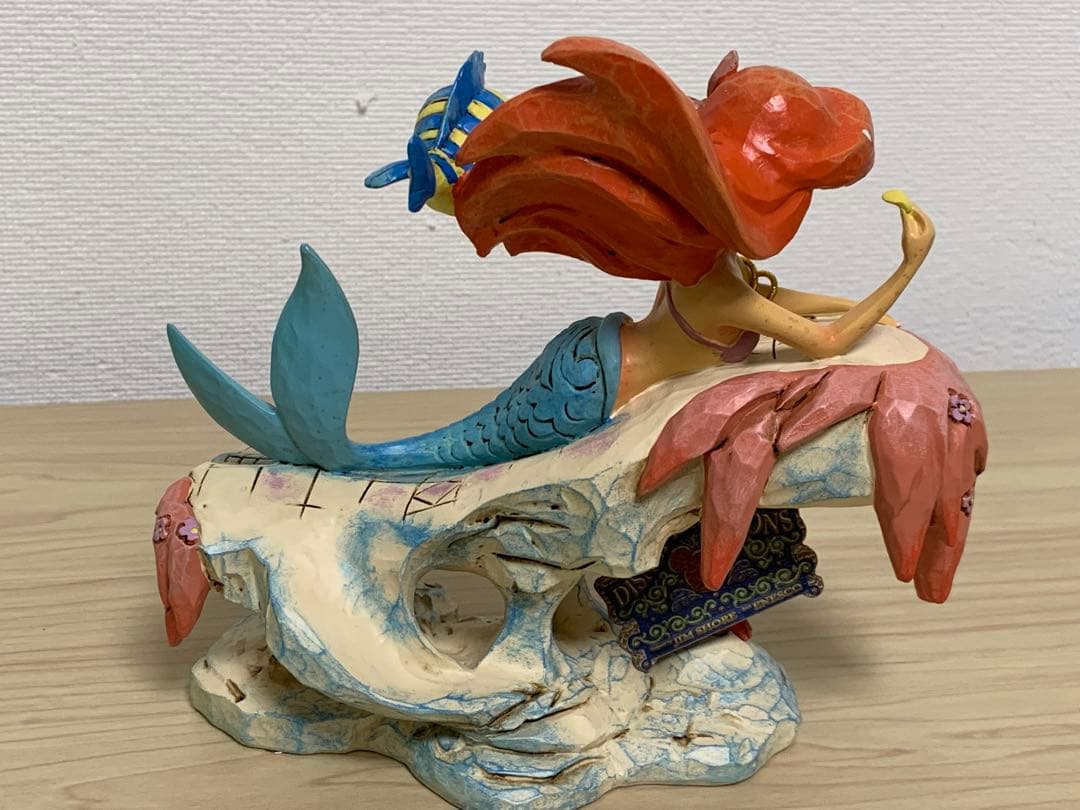 エネスコDreaming Under the Seaアリエルとフランダーの彫刻