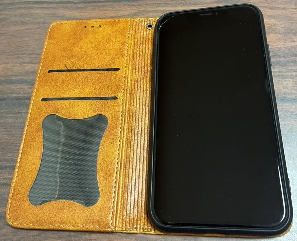 iPhone 10R XRケース付き　画面ひび割れ有り