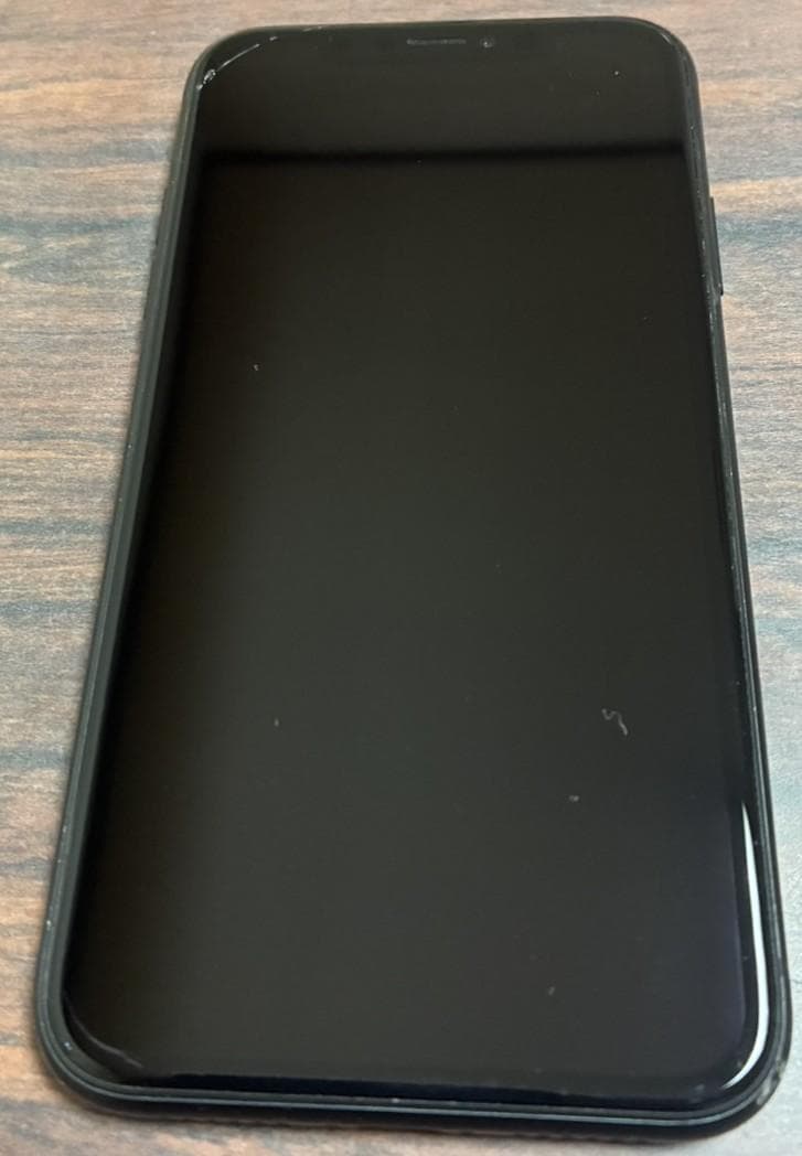 iPhone 10R XRケース付き　画面ひび割れ有り