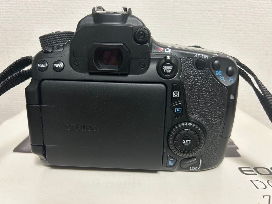 キャノン【Canon】EOS70D ダブルズームキット➕パンケーキレンズのセット