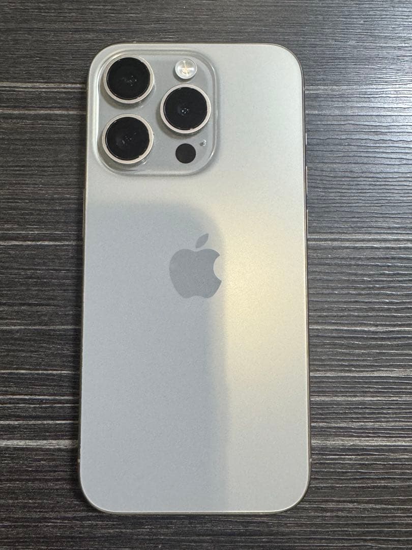 Apple iPhone 15 Pro ナチュラルチタニウム　本体 256GB