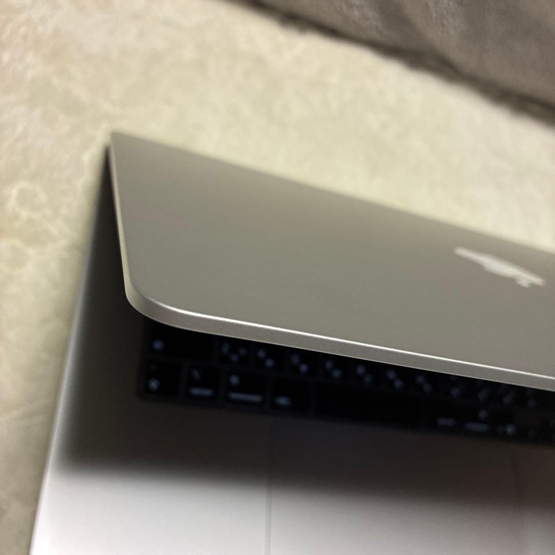 MacBook Air 15インチM4チップ　16GBメモリ256GBストレージ