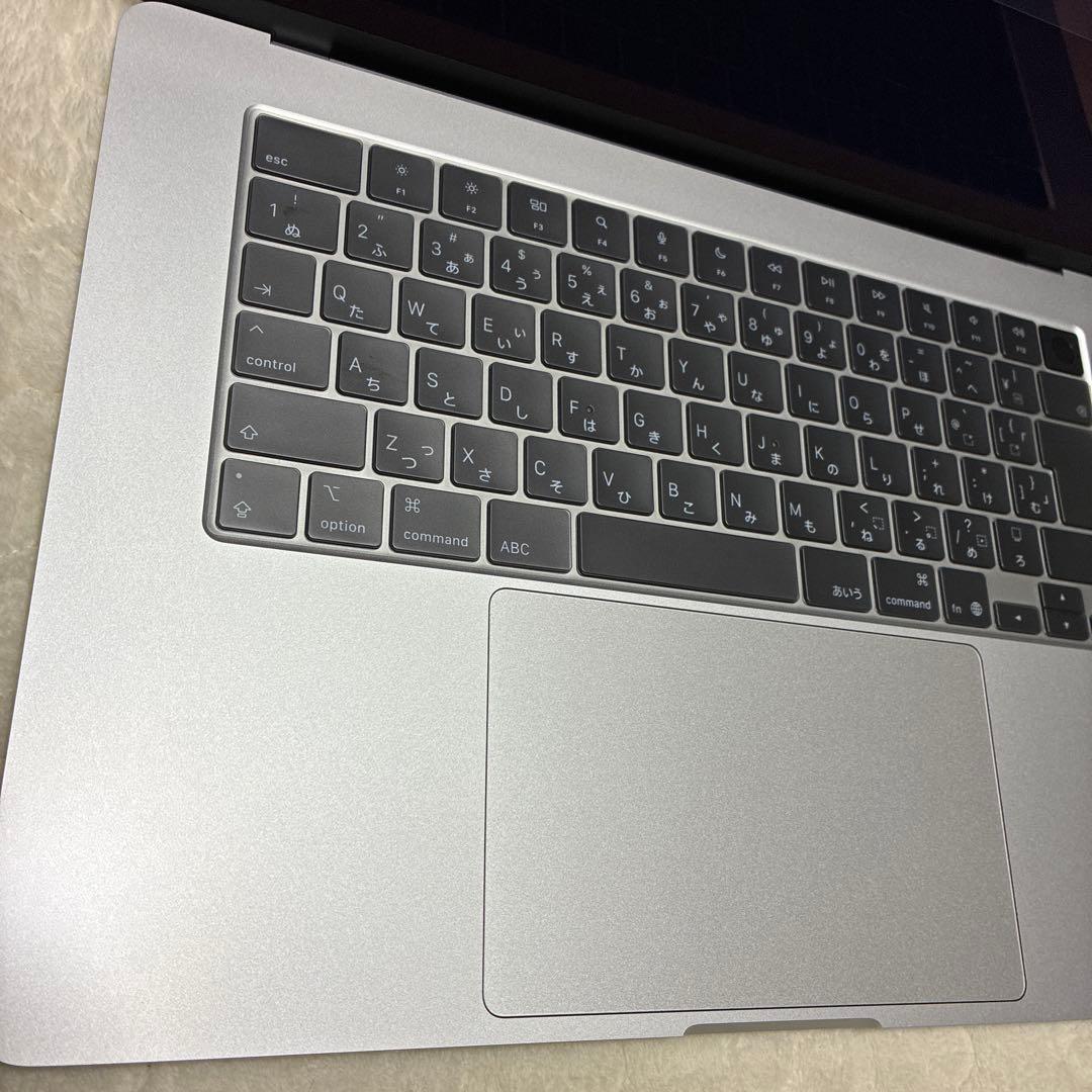 MacBook Air 15インチM4チップ　16GBメモリ256GBストレージ