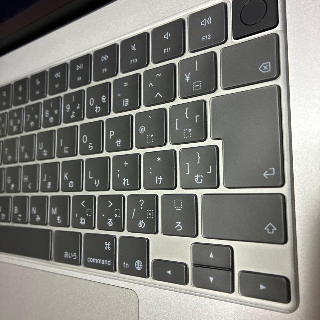 MacBook Air 15インチM4チップ　16GBメモリ256GBストレージ