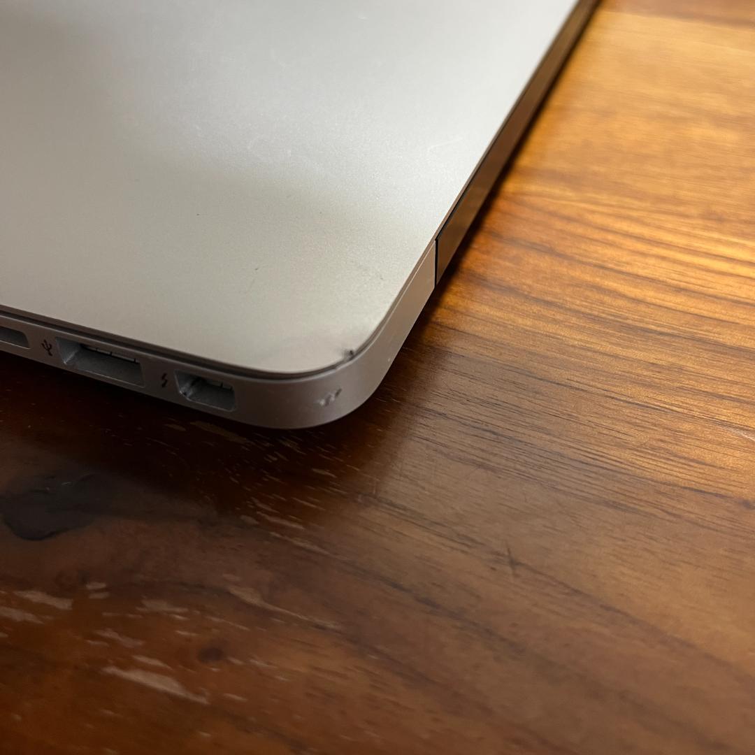 MacBook Air 2015 13インチ 充電回数63回　バッテリー良好
