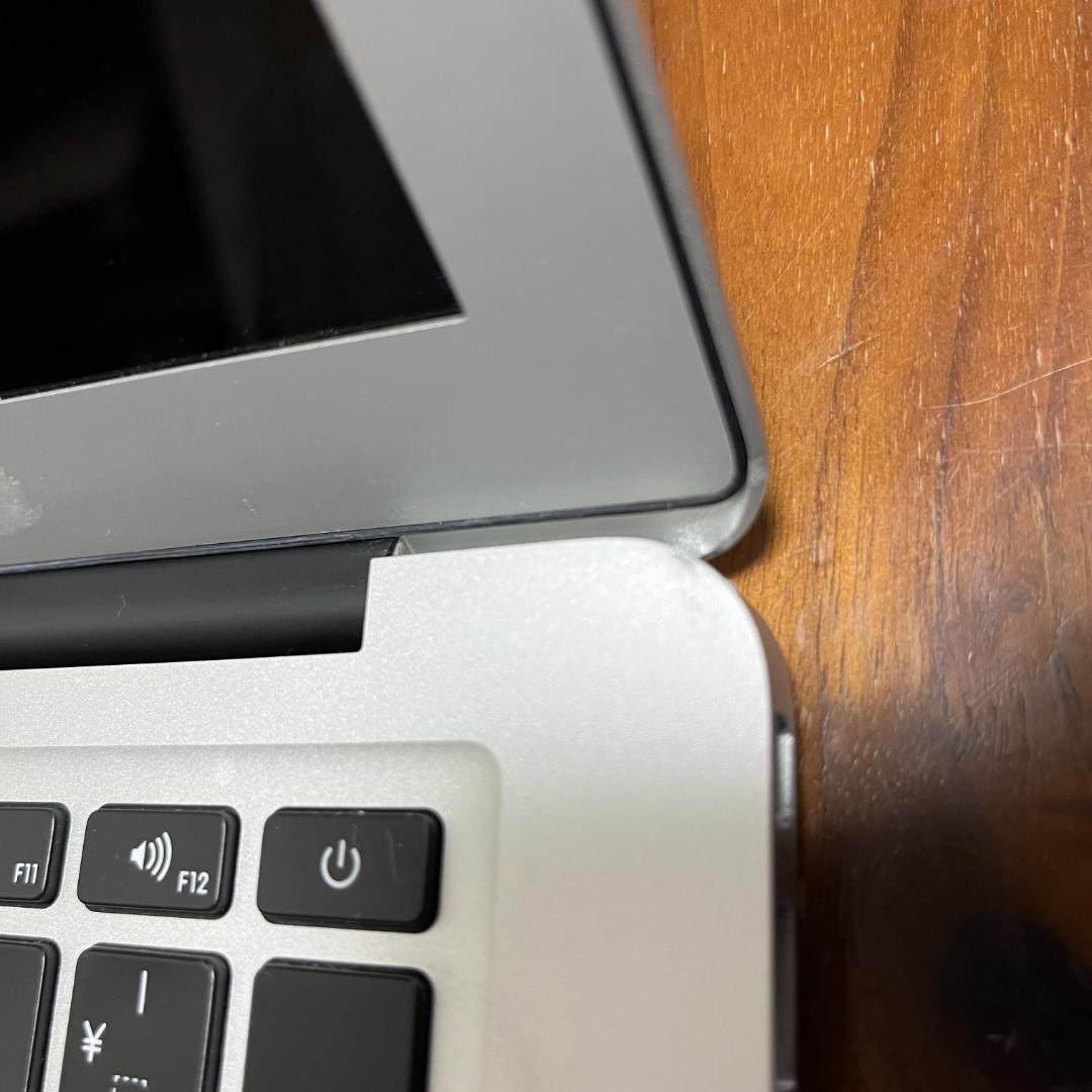 MacBook Air 2015 13インチ 充電回数63回　バッテリー良好