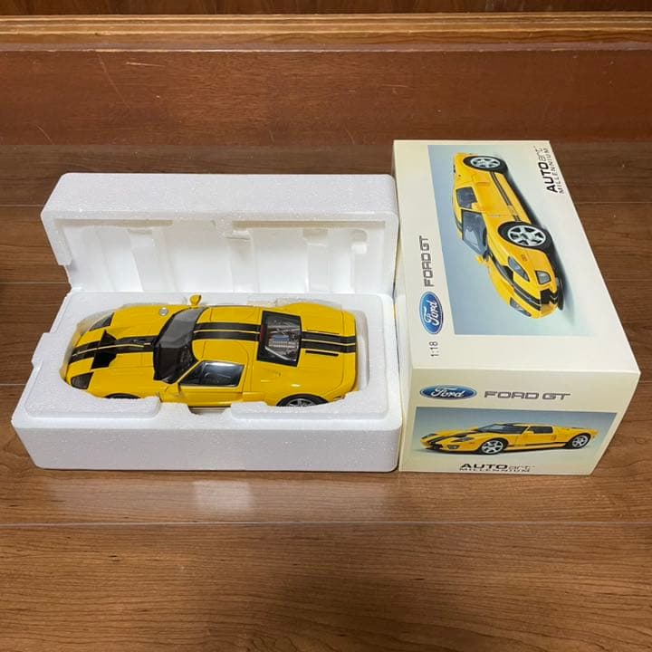 未展示品オートアート1/18フォードGT 2004 イエロー/ブラックストライプ