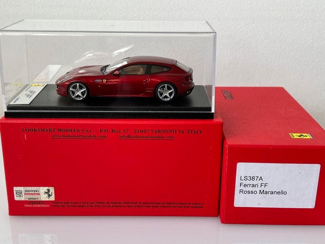 Ferrari looksmart FF 1/43 ミニカー 赤
