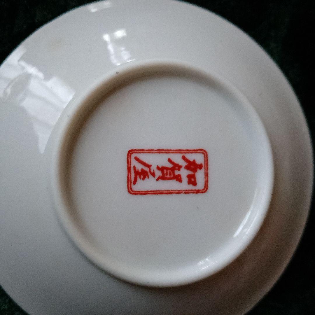 青い花と鳥の装飾の皿