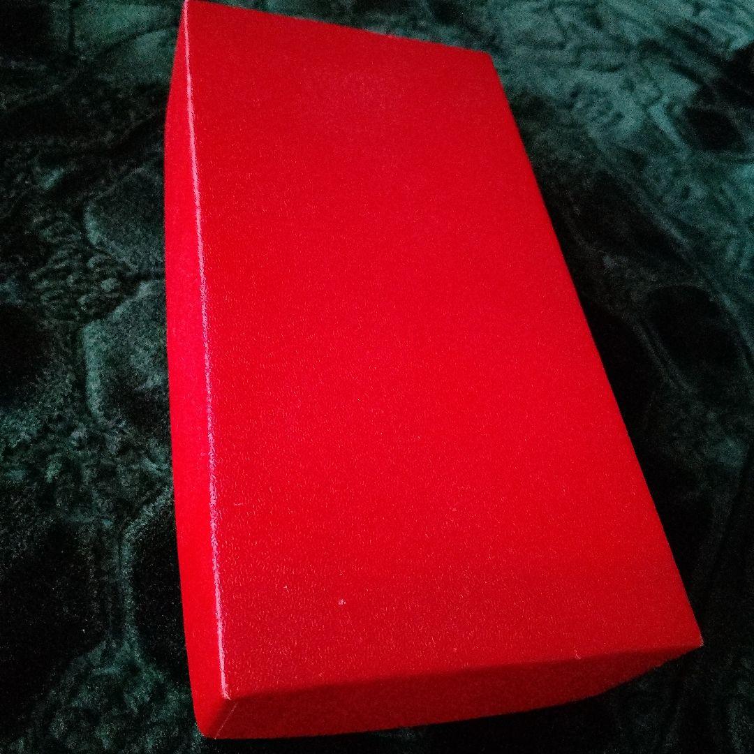 青い花と鳥の装飾の皿