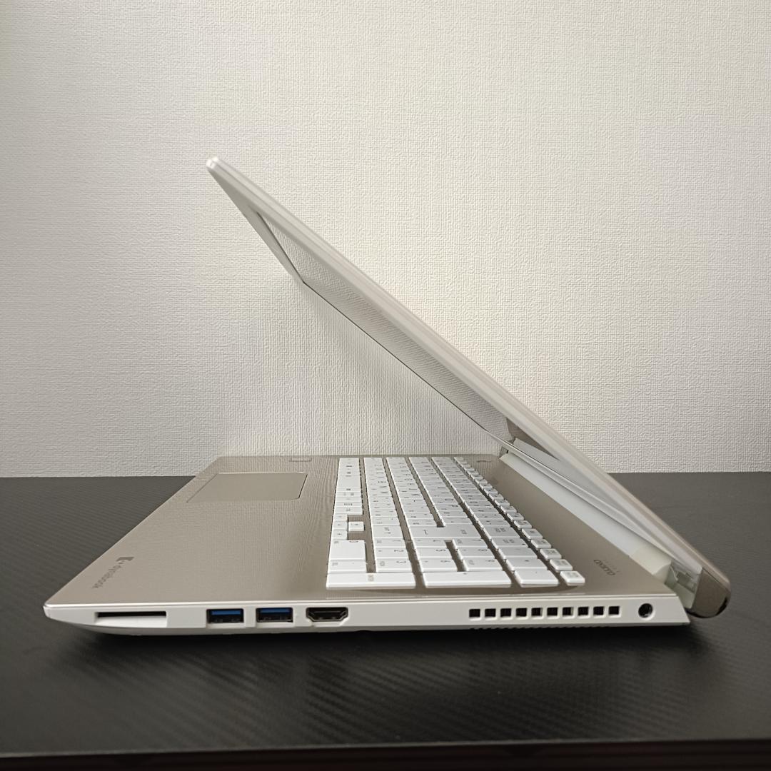 東芝 ノートPC i7 SSD Windows11 メモリ8GB ゴールド 薄型