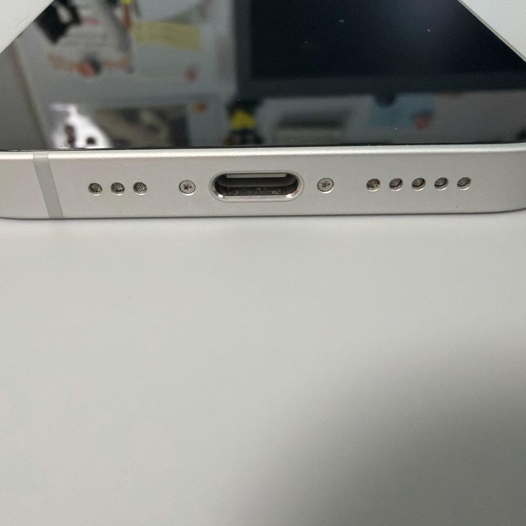 iPhone16e 本体　SIMフリー