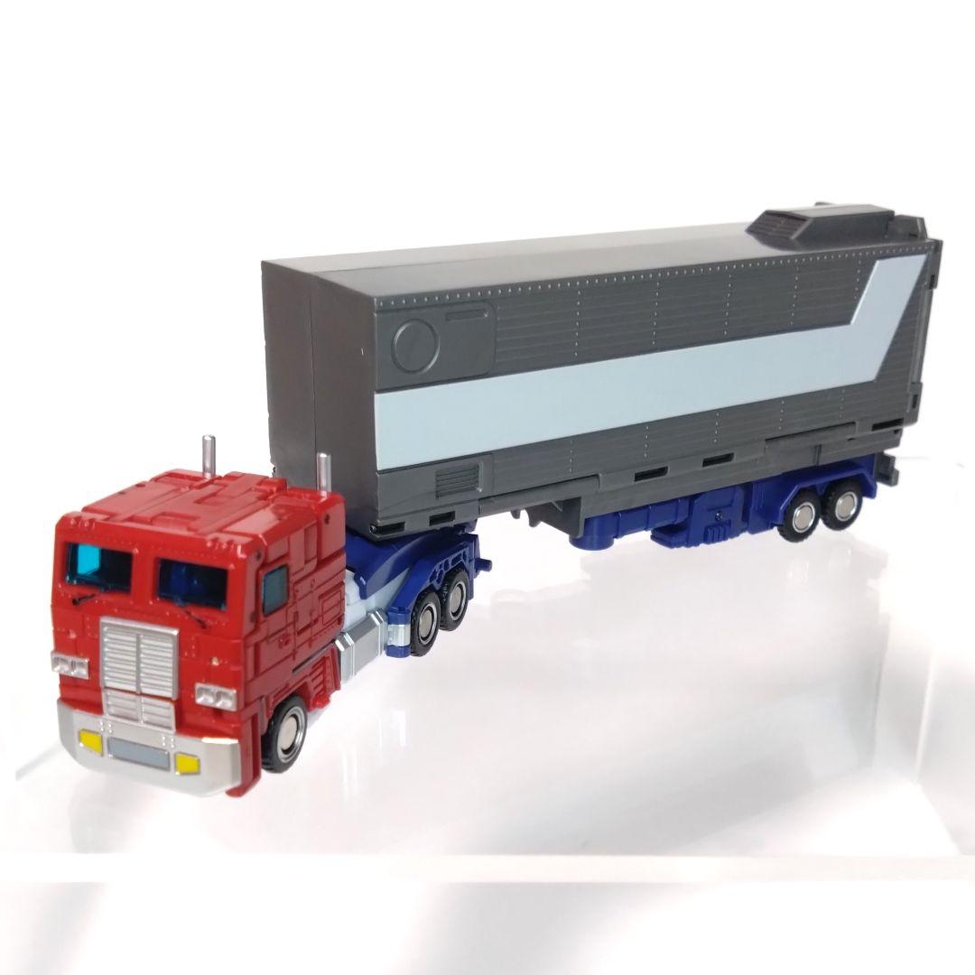 NEWAGE製 トランスフォーマー非正規 コンボイ(オプティマスプライム)風ロボ