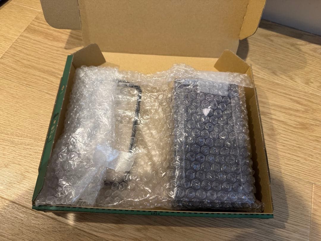 Apple iPhone 8 スペースグレイ simフリー64GB 本体、ケース